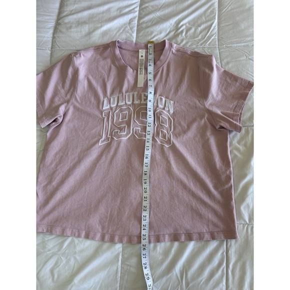 Lululemon Size 10 Relaxed-Fit Cotton Jersey Tee Graphic Pink Logo Oversized EUC - Picture 2 of 9